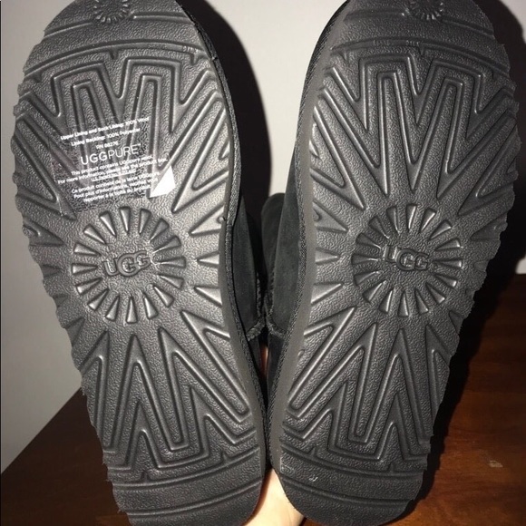 Black leather uggs - Picture 3 of 3